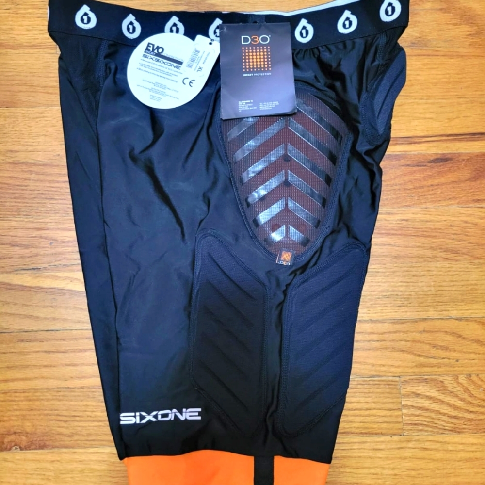 SIXSIXONE EVO COMPRESSION SHORT